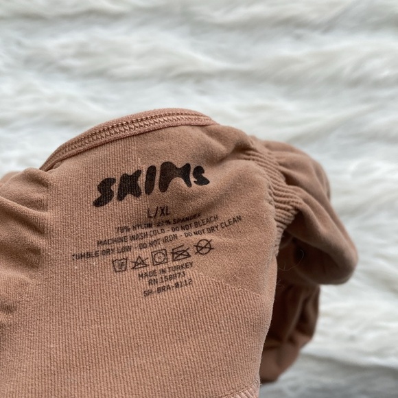 SKIMS | Seamless Sculpt Bralette - Picture 8 of 9